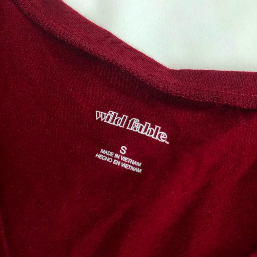Maroon v-neck shirt